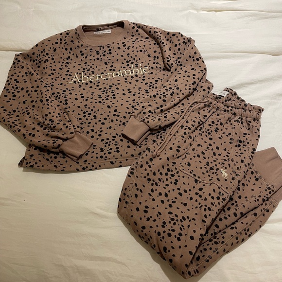 Abercrombie & Fitch Other - Abercrombie Sweat Set. Leopard print sweat pants